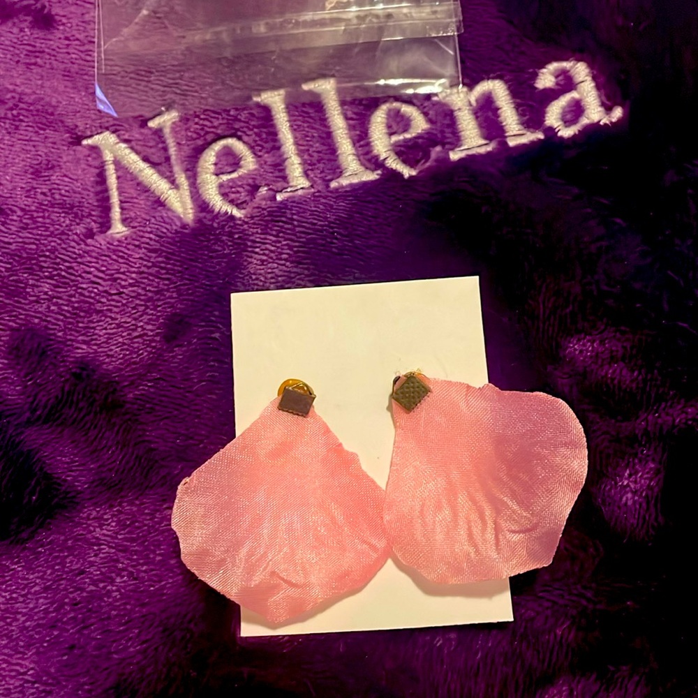 🩷NWT🩷- Handcrafted earrings